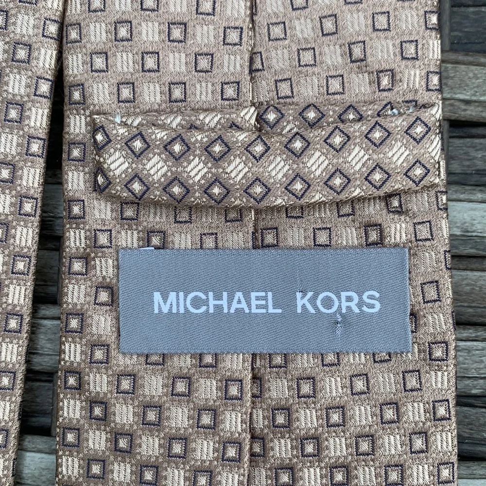 Michael KORS 100% Silk Tie - Tan with Petite Gray Square Print